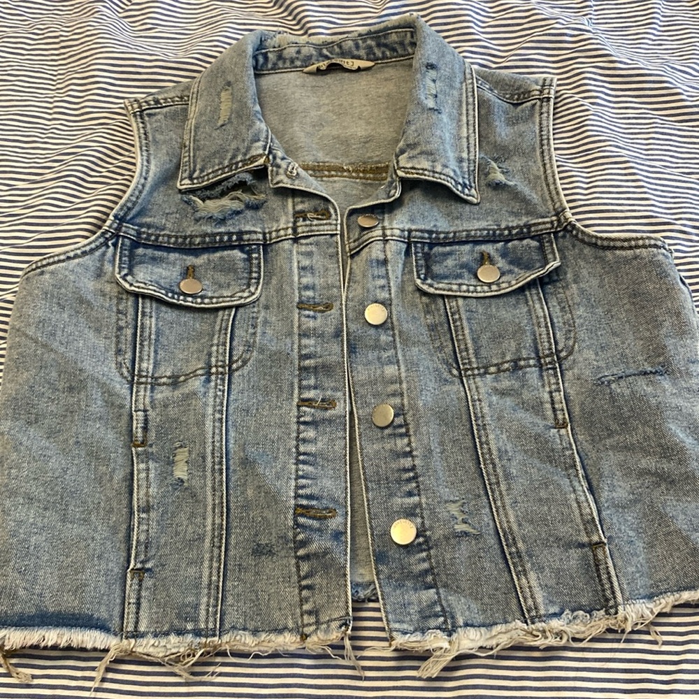 Jean jacket I got it for a gift it’s just way to big
